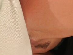 Sexy Hausfrau in Latex Siefeln